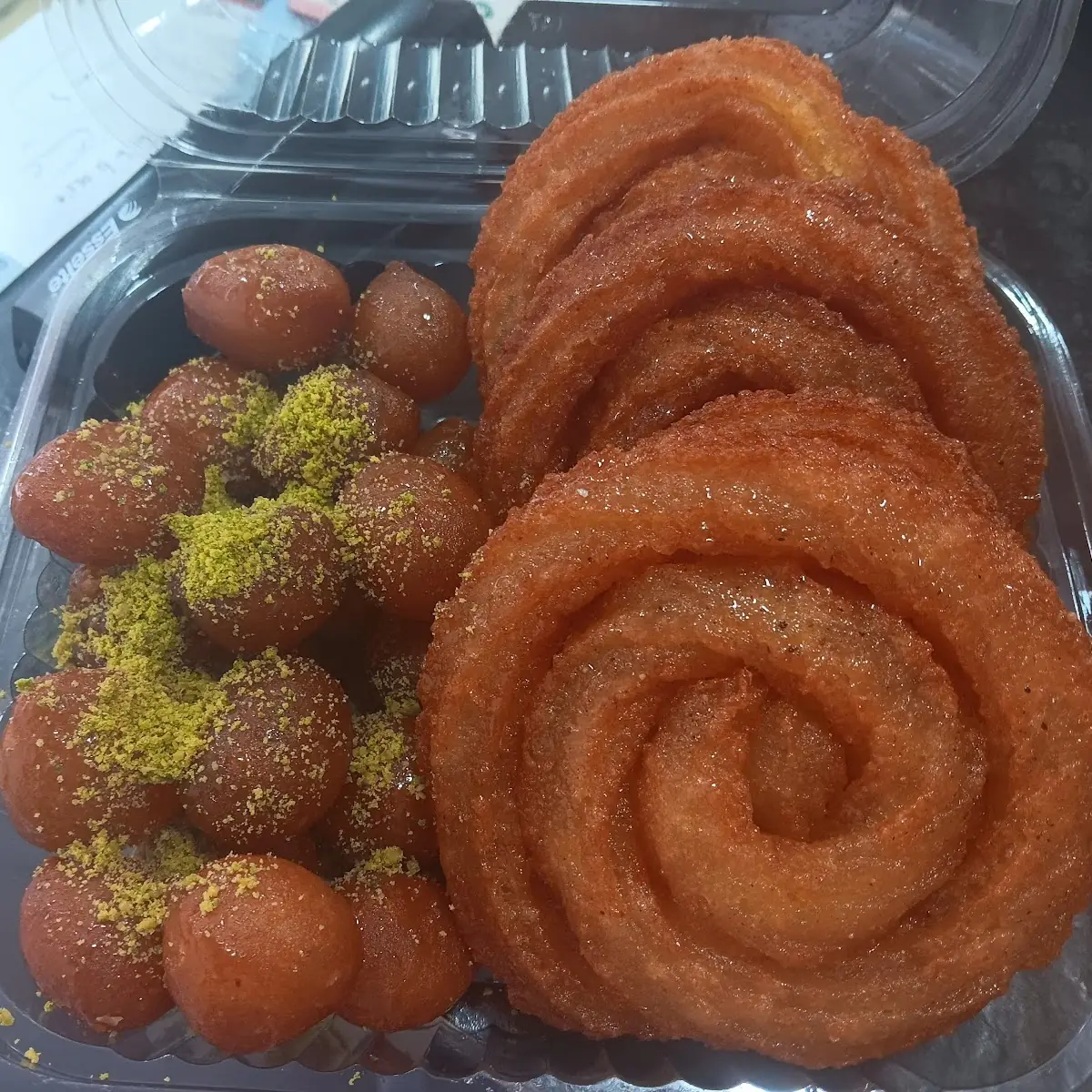 مشبك مع عوامة